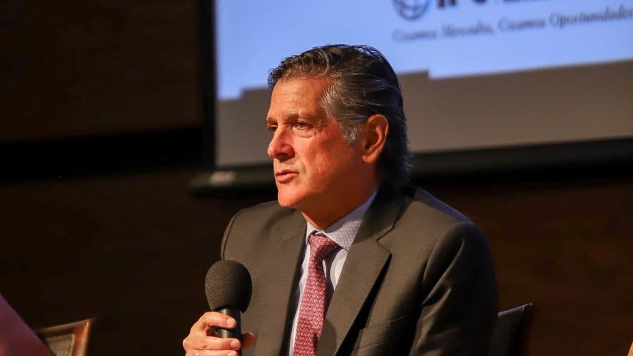 Ernesto Fajardo. Ernesto Fajardo.