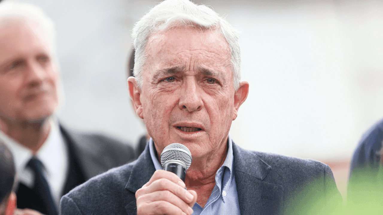 Álvaro Uribe Vélez, expresidente de la República. Álvaro Uribe Vélez, expresidente de la República.