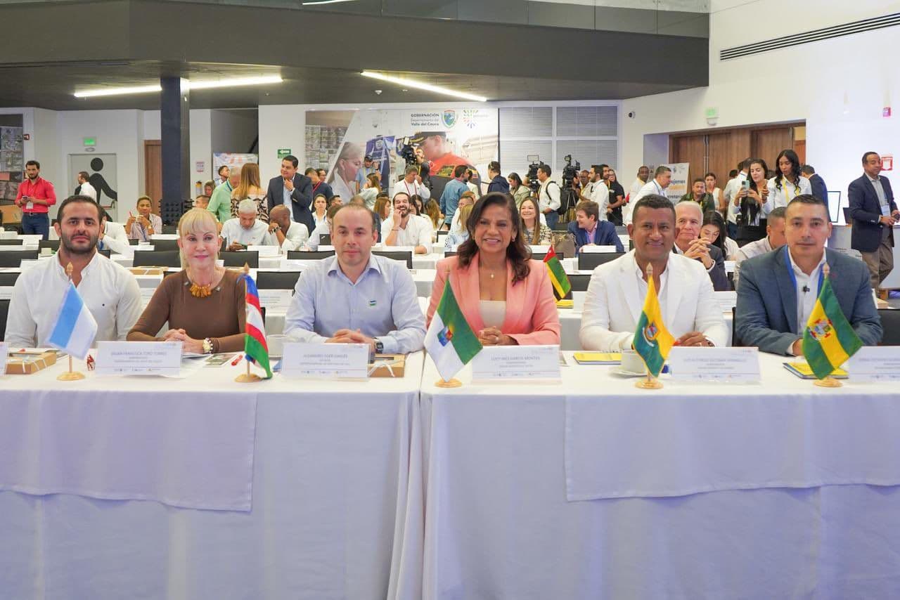 Los mandatarios reconocieron los avances de la Fuerza Pública en la captura de cabecillas de estructuras como la Segunda Marquetalia, el Clan del Golfo y el ELN, pero insistieron en que el fortalecimiento institucional es esencial para impedir la exp Los mandatarios reconocieron los avances de la Fuerza Pública en la captura de cabecillas de estructuras como la Segunda Marquetalia, el Clan del Golfo y el ELN, pero insistieron en que el fortalecimiento institucional es esencial para impedir la exp