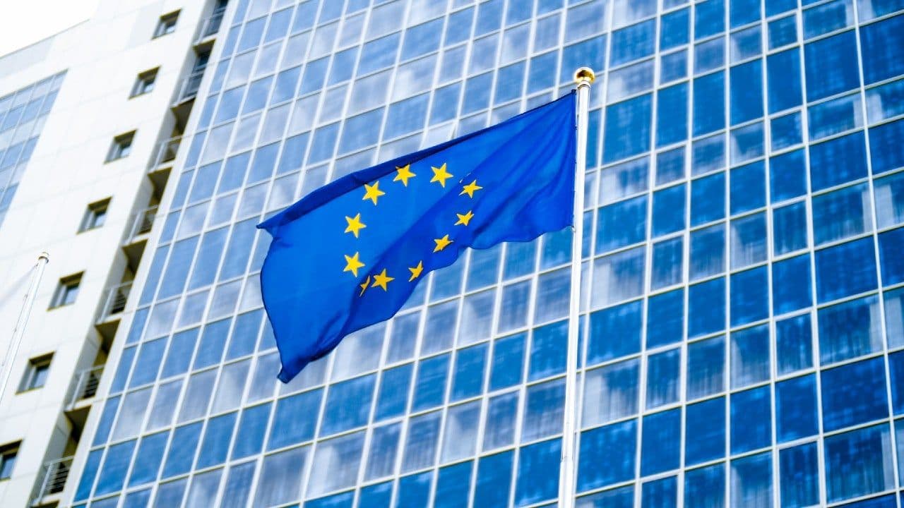 La Unión Europea ahora realizará procedimientos más exigentes para la aprobación de solicitudes de asilo .Créditos: Freepik La Unión Europea ahora realizará procedimientos más exigentes para la aprobación de solicitudes de asilo .Créditos: Freepik