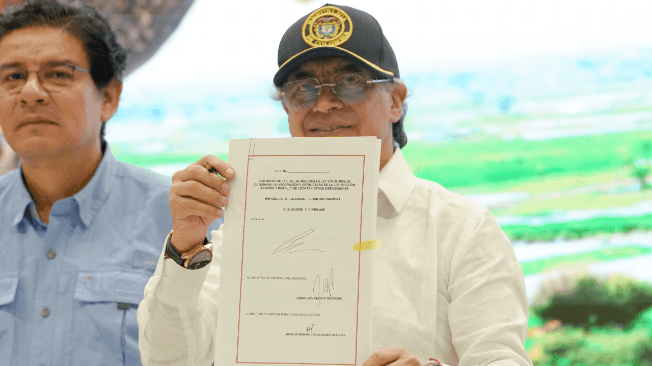 Petro firma ley Petro firma ley
