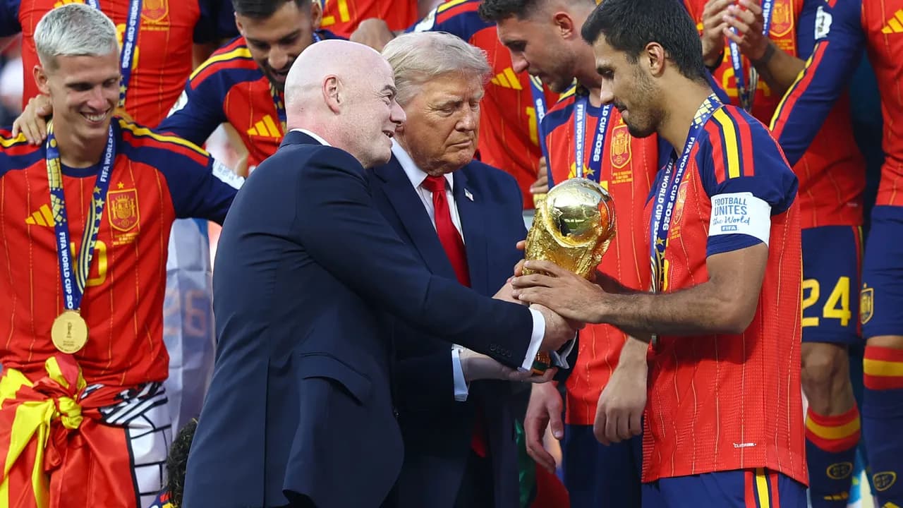 Donald Trump pretende proponer a Gianni Infantino como secretario general de la ONU: ¿puede un perfil como el suyo llegar a ese cargo? Donald Trump pretende proponer a Gianni Infantino como secretario general de la ONU: ¿puede un perfil como el suyo llegar a ese cargo?