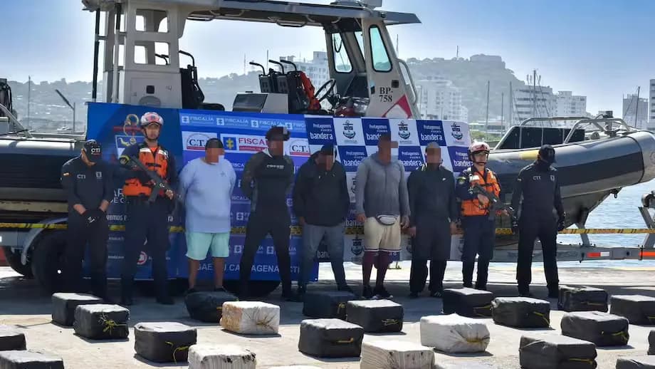 La Armada incautó 5,4 toneladas de cocaína en el Caribe y capturó a siete personas. Créditos: Armada Nacional La Armada incautó 5,4 toneladas de cocaína en el Caribe y capturó a siete personas. Créditos: Armada Nacional