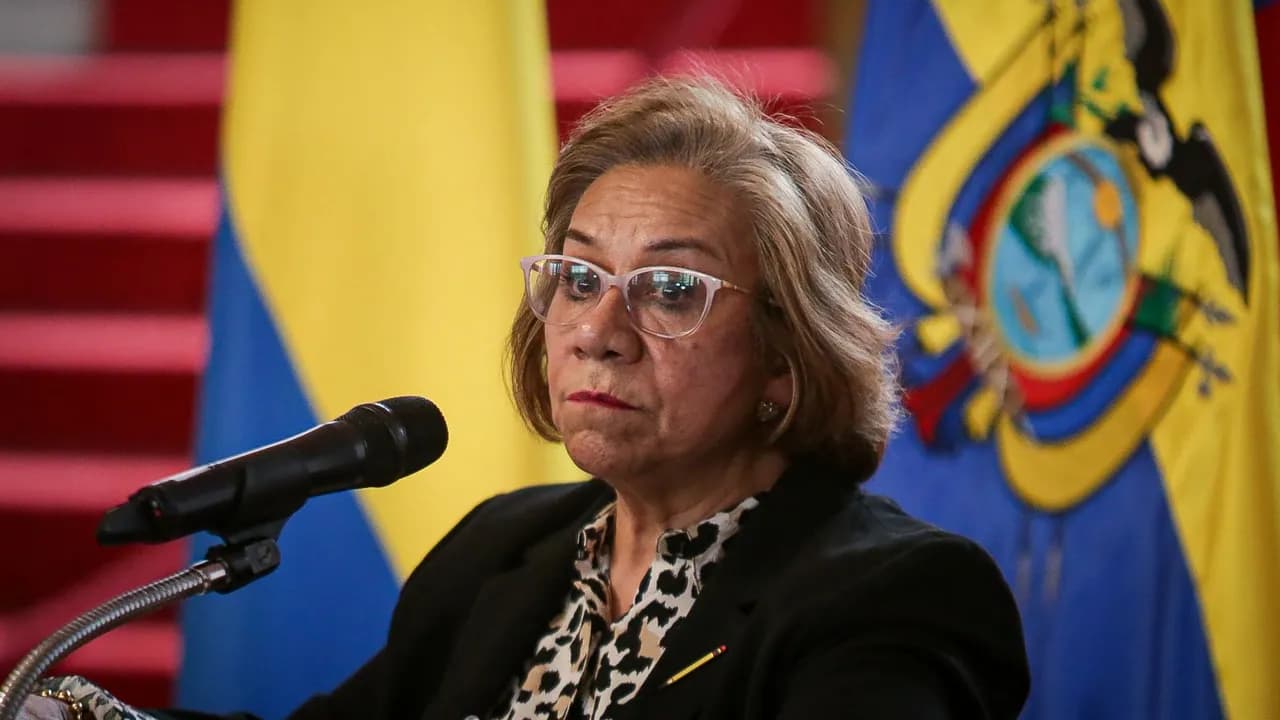 La ministra saliente Rosa Villavicencio confirmó que la Cancillería investiga a la embajadora de Colombia en Haití por presuntas irregularidades financieras que superan los 500.000 dólares. Crédito: Colprensa La ministra saliente Rosa Villavicencio confirmó que la Cancillería investiga a la embajadora de Colombia en Haití por presuntas irregularidades financieras que superan los 500.000 dólares. Crédito: Colprensa