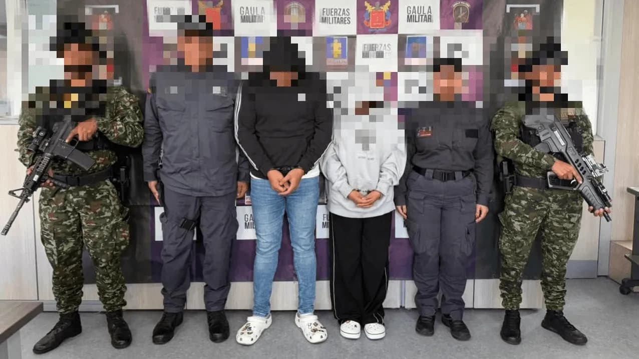 Cayó la pareja que habría operado a más de 200 personas con diplomas falsos en Bogotá: operaban en la madrugada y sin medidas de higiene Cayó la pareja que habría operado a más de 200 personas con diplomas falsos en Bogotá: operaban en la madrugada y sin medidas de higiene