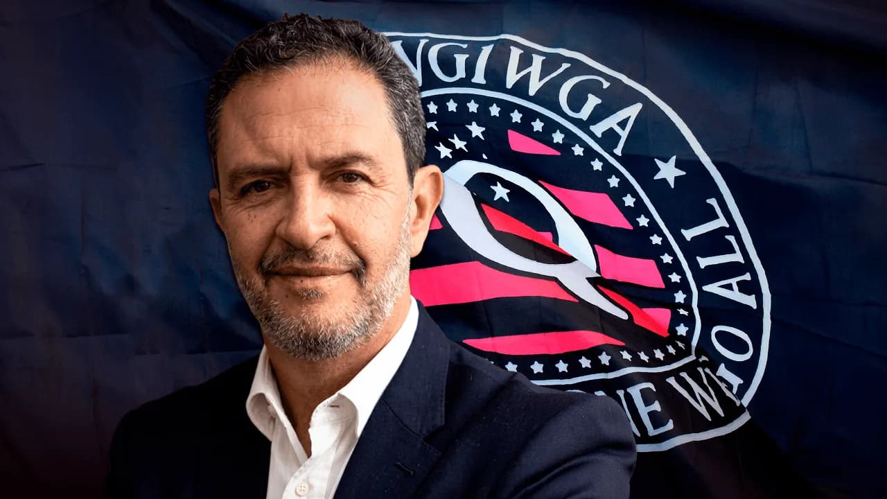 Las posiciones públicas de Omar Bula han generado debate tras su designación como canciller. Créditos: Crédito: Fotografía de la bandera de QAnon por Anthony Crider. Fotografía de Omar Bula por Prensa Abelardo de la Espriella Las posiciones públicas de Omar Bula han generado debate tras su designación como canciller. Créditos: Crédito: Fotografía de la bandera de QAnon por Anthony Crider. Fotografía de Omar Bula por Prensa Abelardo de la Espriella