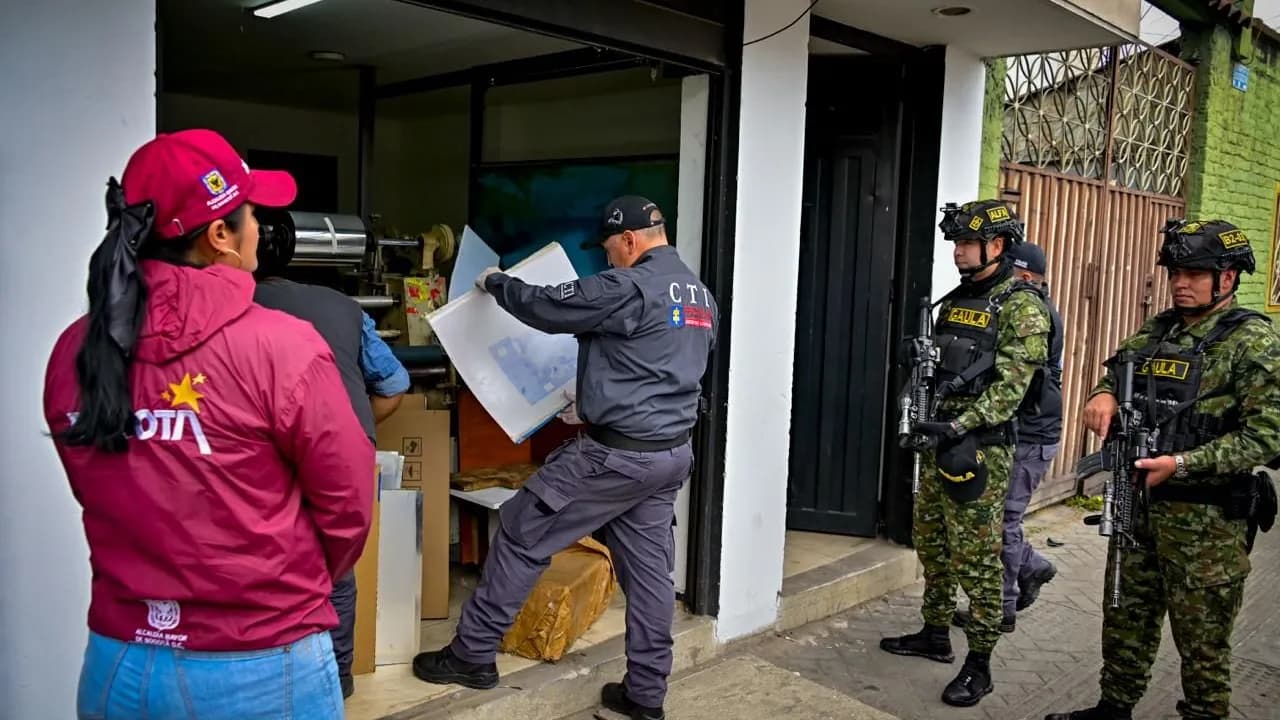 Operativo conjunto permitió desarticular una red dedicada a la falsificación y distribución de licor adulterado. Créditos: Secretaria de seguridad Operativo conjunto permitió desarticular una red dedicada a la falsificación y distribución de licor adulterado. Créditos: Secretaria de seguridad