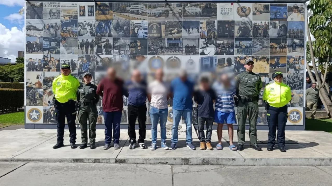 Autoridades desarticulan red de narcotráfico de las Autodefensas Conquistadoras de la Sierra Nevada en Santa Marta Autoridades desarticulan red de narcotráfico de las Autodefensas Conquistadoras de la Sierra Nevada en Santa Marta