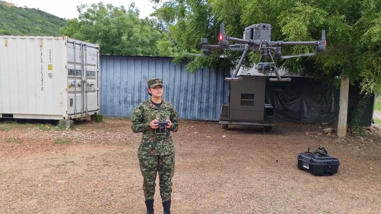 La teniente del Ejército Nacional que ubicó desde el cielo el búnker oculto de las disidencias en el Catatumbo La teniente del Ejército Nacional que ubicó desde el cielo el búnker oculto de las disidencias en el Catatumbo