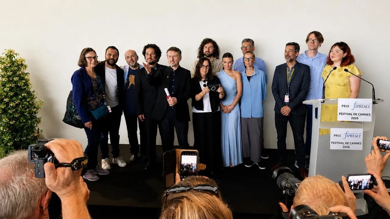 Cristian Mungiu, director rumano con el jurado del premio de la Crítica Cinematográfica. Foto: Juan Carlos Lemus. Cristian Mungiu, director rumano con el jurado del premio de la Crítica Cinematográfica. Foto: Juan Carlos Lemus.