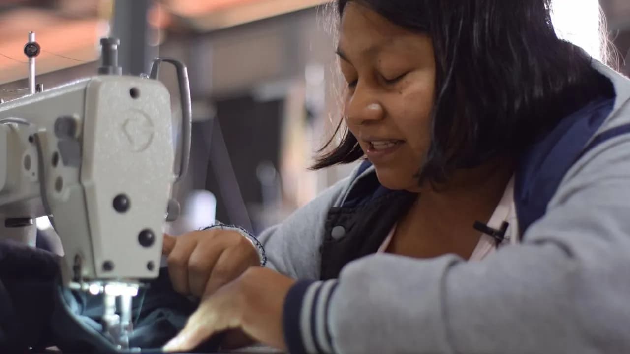 Manifiesta: una apuesta por la paz que se lleva en el vestido Manifiesta: una apuesta por la paz que se lleva en el vestido