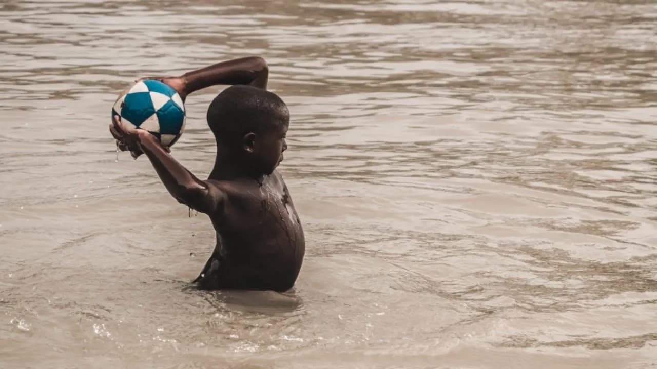 La 'Pelota de Trapo': nueve historias que cuentan cómo el fútbol puede más que la violencia La 'Pelota de Trapo': nueve historias que cuentan cómo el fútbol puede más que la violencia