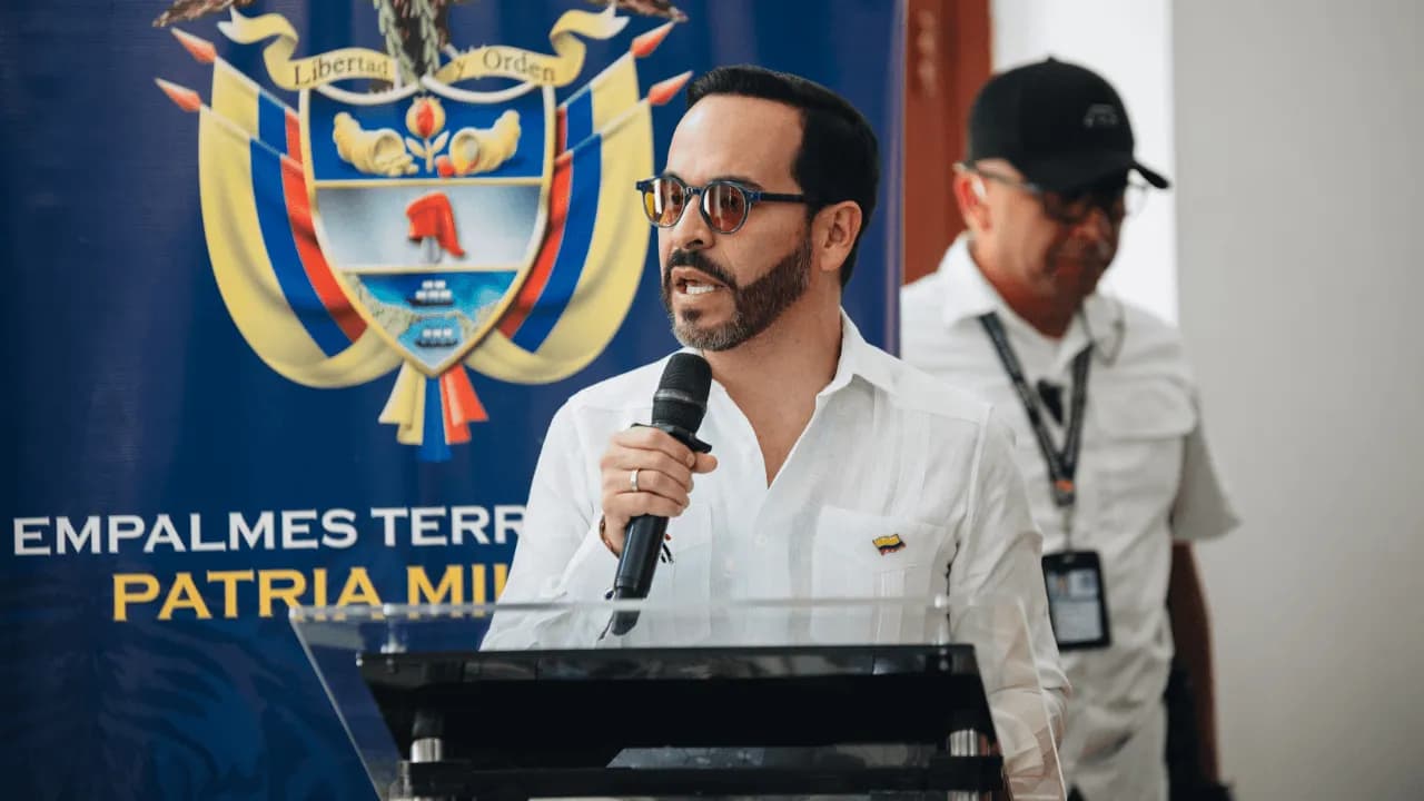 Abelardo de la Espriella ordena preparar operativo para capturar o "dar de baja" a alias Bendito Menor tras polémica caravana en Riohacha Abelardo de la Espriella ordena preparar operativo para capturar o "dar de baja" a alias Bendito Menor tras polémica caravana en Riohacha