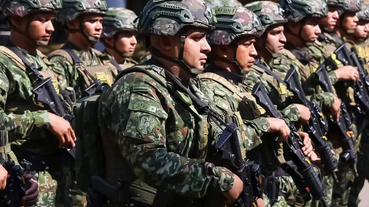 El Ministerio de Defensa confirmó ajustes en el cronograma del fusil Jaguar tras el incidente registrado durante las pruebas técnicas del arma en Tolemaida. Créditos: Colprensa El Ministerio de Defensa confirmó ajustes en el cronograma del fusil Jaguar tras el incidente registrado durante las pruebas técnicas del arma en Tolemaida. Créditos: Colprensa