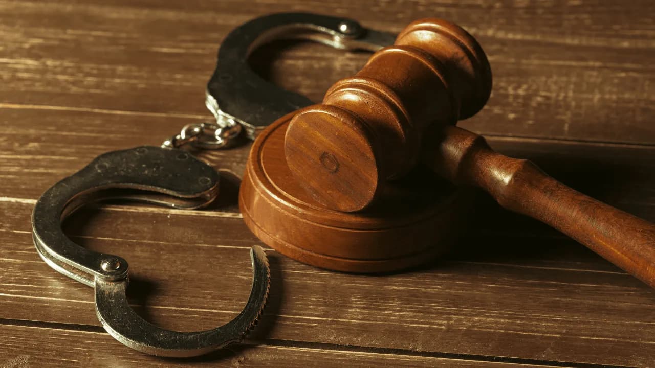 Capturan a Hernando Deluque, exgobernador de La Guajira y padre del senador Alfredo Deluque Capturan a Hernando Deluque, exgobernador de La Guajira y padre del senador Alfredo Deluque
