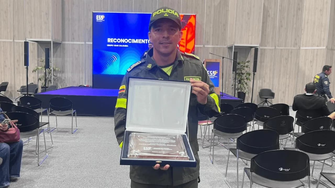 Silencio y tecnología: así se buscan sobrevivientes entre los escombros tras un terremoto Silencio y tecnología: así se buscan sobrevivientes entre los escombros tras un terremoto