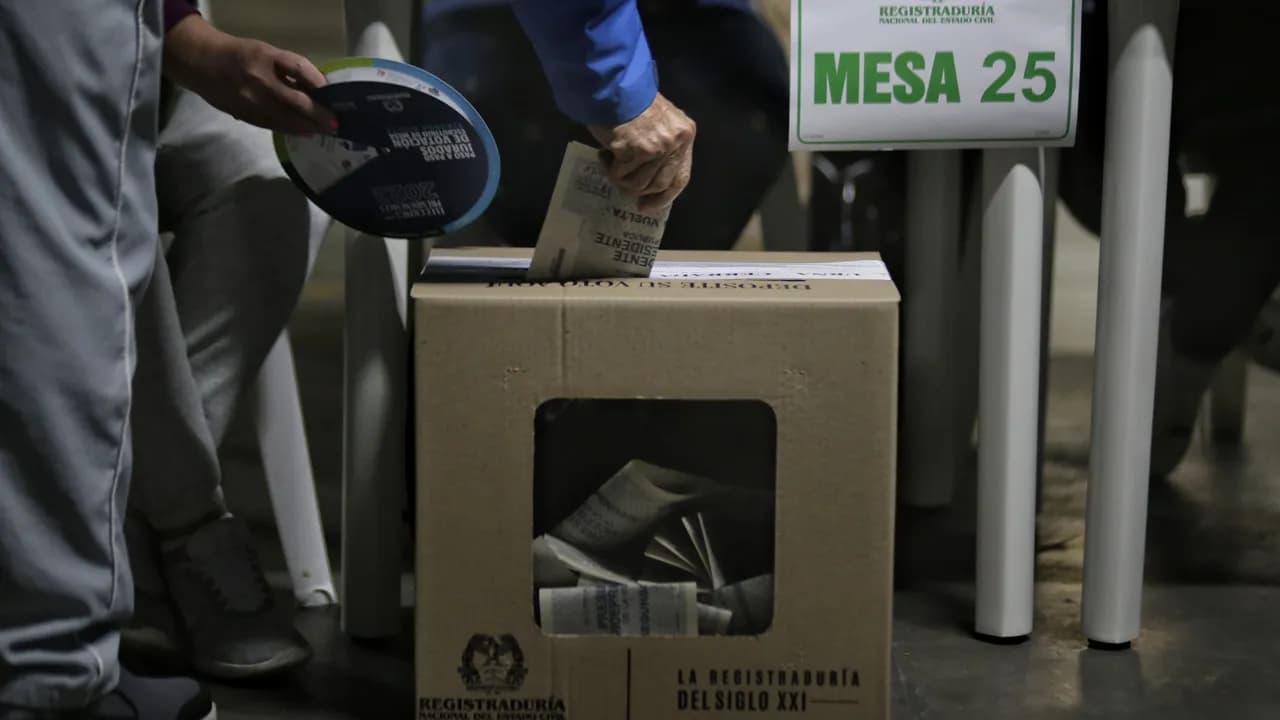 La información viral ha generado dudas entre los colombianos que planean viajar durante la jornada electoral. Créditos: Colprensa La información viral ha generado dudas entre los colombianos que planean viajar durante la jornada electoral. Créditos: Colprensa