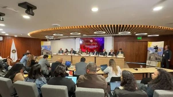 Justicia constitucional, democracia y el dilema contramayoritario Justicia constitucional, democracia y el dilema contramayoritario