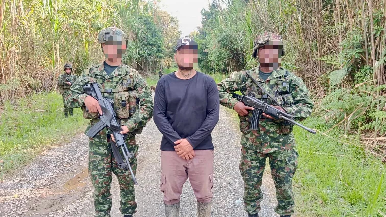 Autoridades capturaron a alias Tulande, responsable de la minería ilegal en los Farallones de Cali y uno de los más buscados por delitos ambientales en Cauca y Valle del Cauca Autoridades capturaron a alias Tulande, responsable de la minería ilegal en los Farallones de Cali y uno de los más buscados por delitos ambientales en Cauca y Valle del Cauca