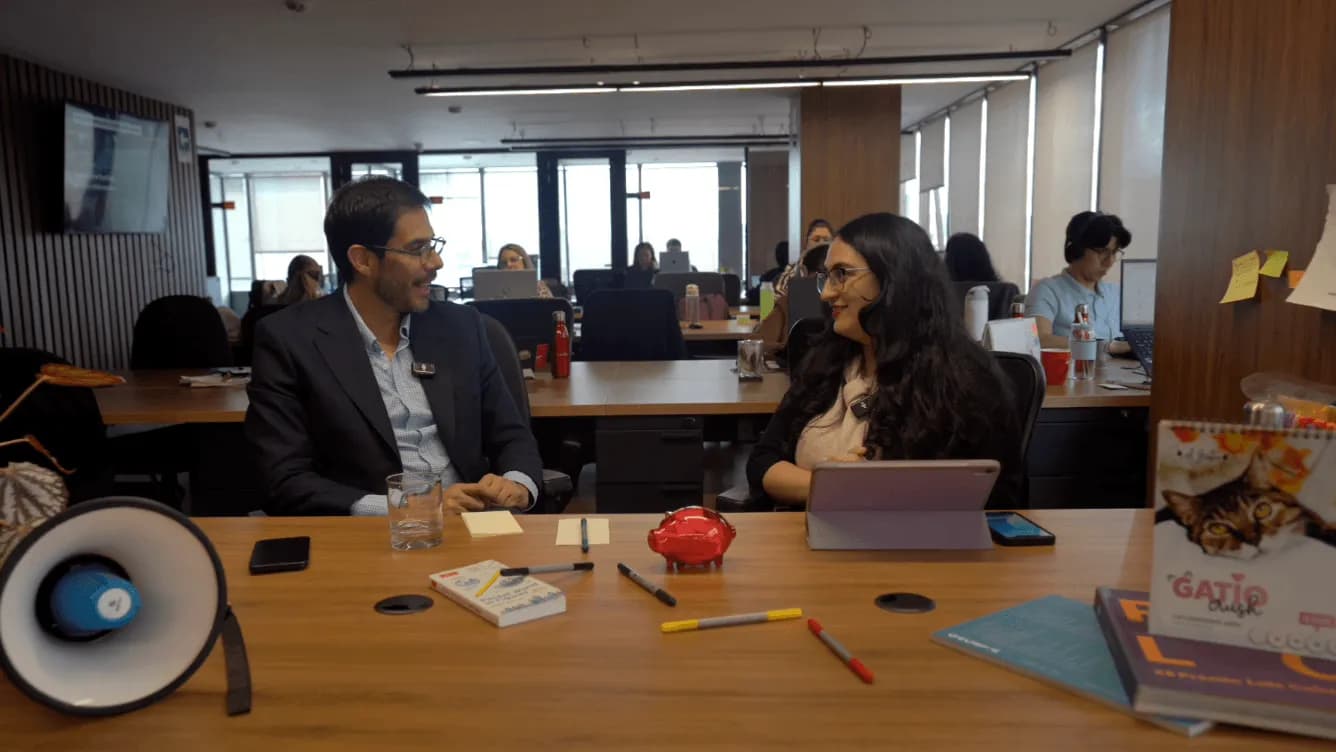 Sin Corbata: ¿Cómo funciona el sistema de transporte masivo de Bogotá? Entrevista con Pedro Gutiérrez, gerente de TransMilenio Sin Corbata: ¿Cómo funciona el sistema de transporte masivo de Bogotá? Entrevista con Pedro Gutiérrez, gerente de TransMilenio