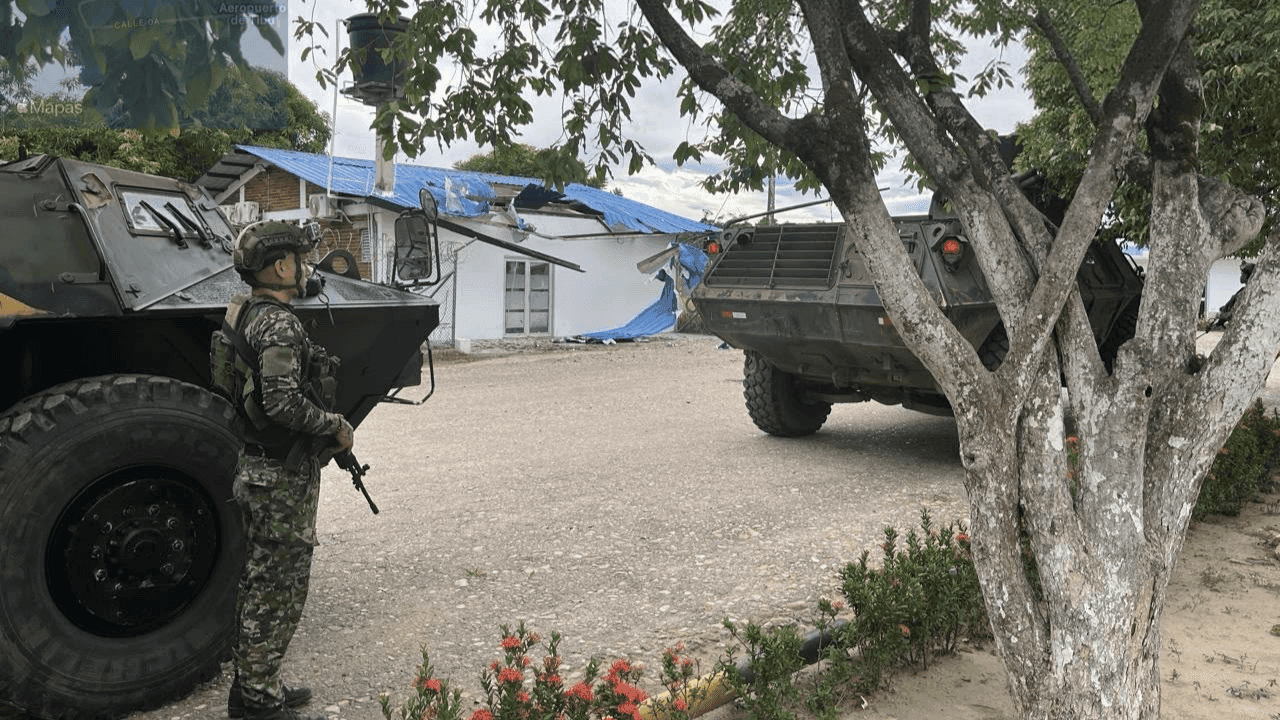 Ejército señala al ELN de ataque con explosivos contra el aeropuerto de Tibú: hay tres heridos y retrasos en la reactivación de vuelos Ejército señala al ELN de ataque con explosivos contra el aeropuerto de Tibú: hay tres heridos y retrasos en la reactivación de vuelos