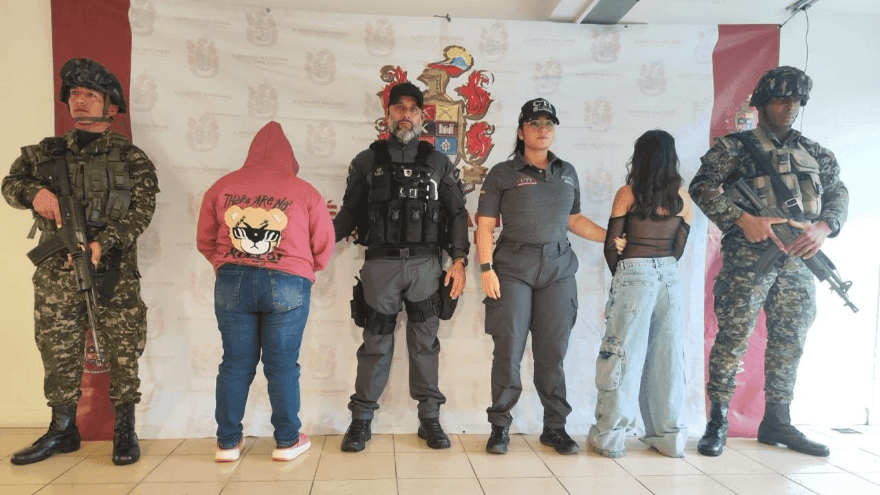 Ejército rescata a dos menores reclutadas por disidencias de las Farc que iban a ser trasladadas al Catatumbo Ejército rescata a dos menores reclutadas por disidencias de las Farc que iban a ser trasladadas al Catatumbo