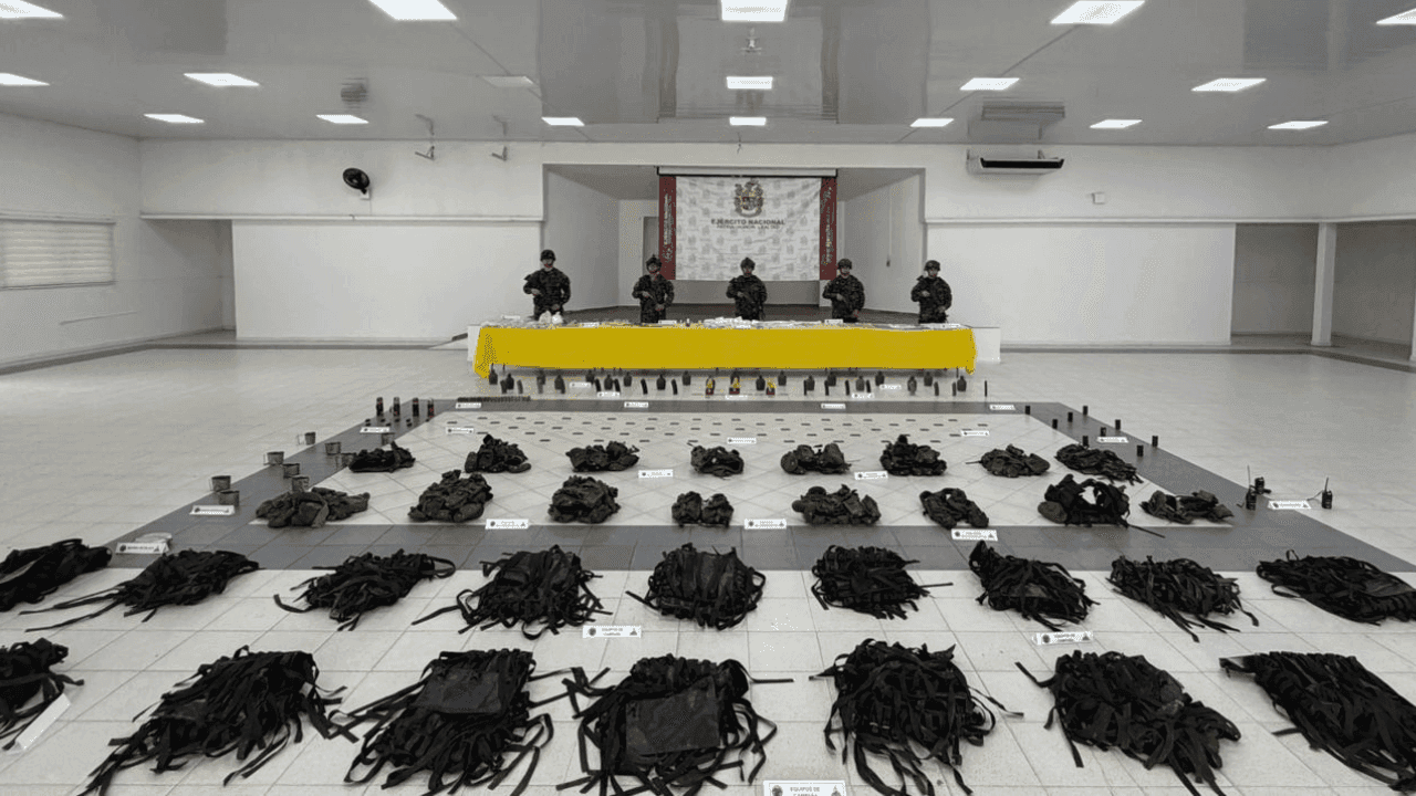 Ejército encuentra explosivos ocultos en termos durante operativo contra las disidencias en Casanare: había material de guerra e insumos médicos Ejército encuentra explosivos ocultos en termos durante operativo contra las disidencias en Casanare: había material de guerra e insumos médicos