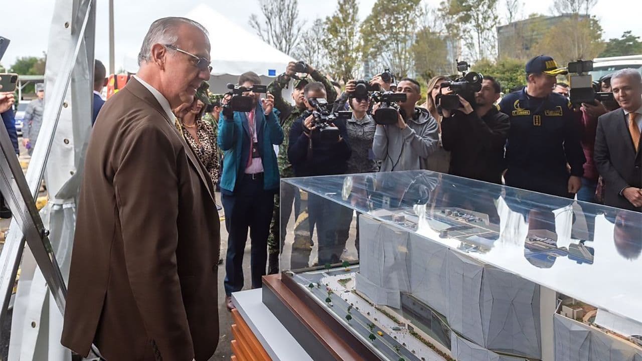 Proyecto Fortaleza: el polémico contrato del Ministerio de Defensa por el que se podrían perder 50.000 millones de pesos Proyecto Fortaleza: el polémico contrato del Ministerio de Defensa por el que se podrían perder 50.000 millones de pesos
