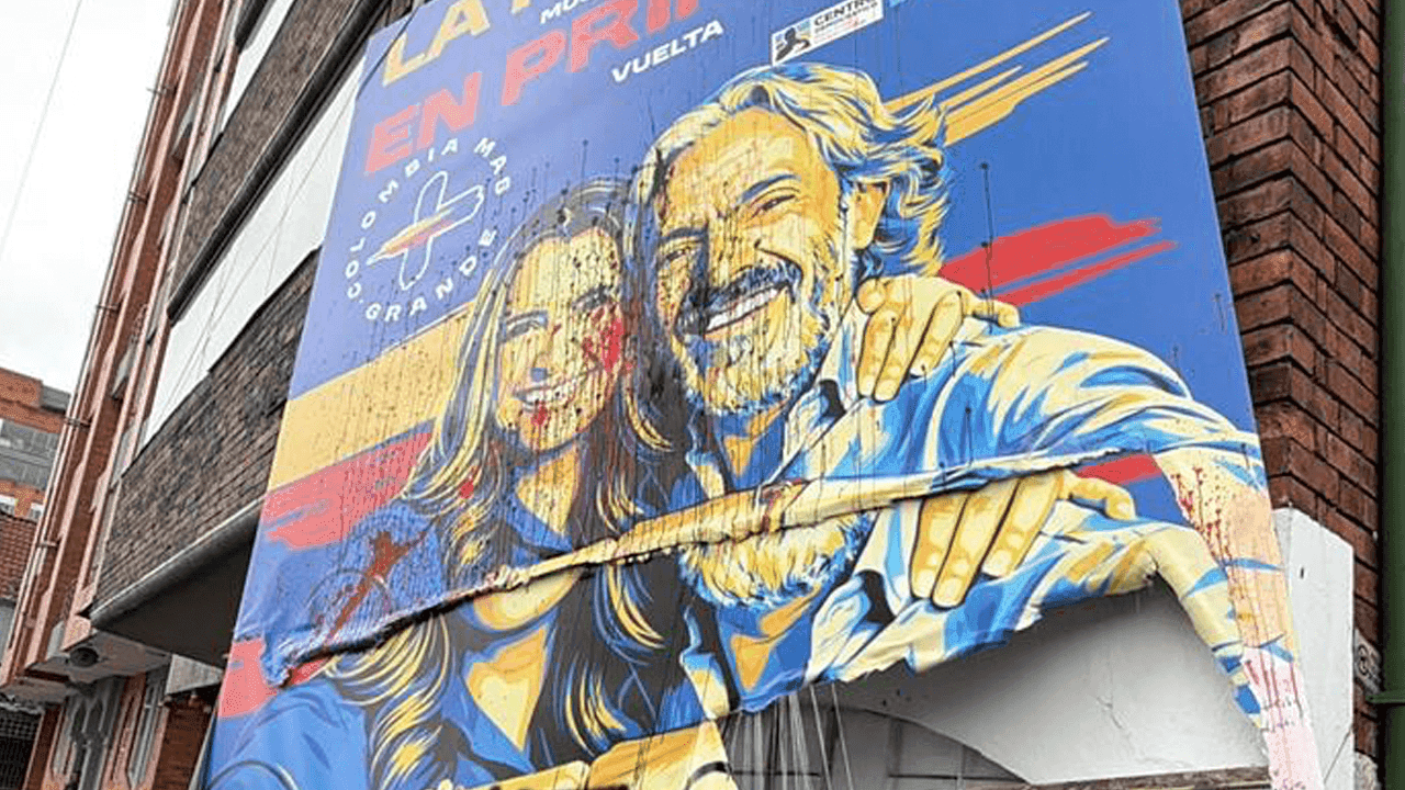 Sede de Paloma Valencia y Juan Daniel Oviedo fue vandalizada en Bogotá: “Esto demuestra faltas de garantías para la oposición" Sede de Paloma Valencia y Juan Daniel Oviedo fue vandalizada en Bogotá: “Esto demuestra faltas de garantías para la oposición"