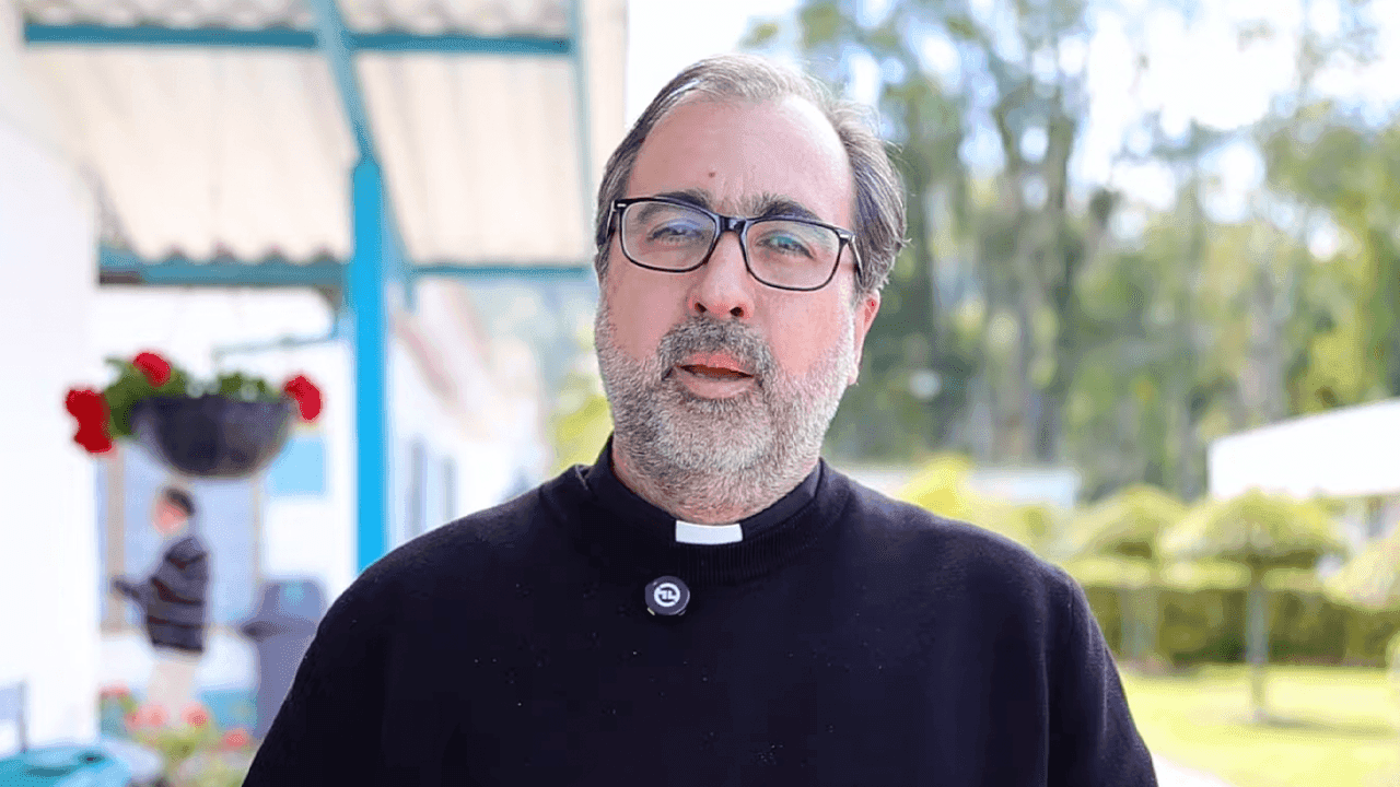 Primicia: nueve millones mensuales costará la asesoría espiritual del padre Rodolfo Londoño de la Espriella en el Dapre Primicia: nueve millones mensuales costará la asesoría espiritual del padre Rodolfo Londoño de la Espriella en el Dapre