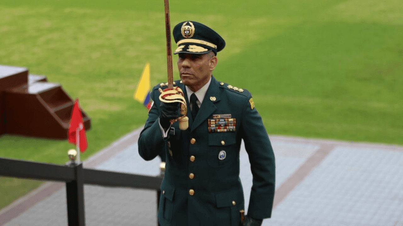 El general en retiro Eduardo Zapateiro habría aceptado ante un juez un hecho que ahora niega tras su investigación por presunto acoso sexual El general en retiro Eduardo Zapateiro habría aceptado ante un juez un hecho que ahora niega tras su investigación por presunto acoso sexual