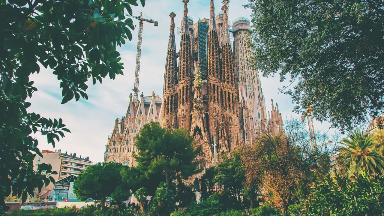 photologuephotos2023-10sagrada-familia-barcelona-al-amanecer-enfoque-selectivo_1jpg photologuephotos2023-10sagrada-familia-barcelona-al-amanecer-enfoque-selectivo_1jpg