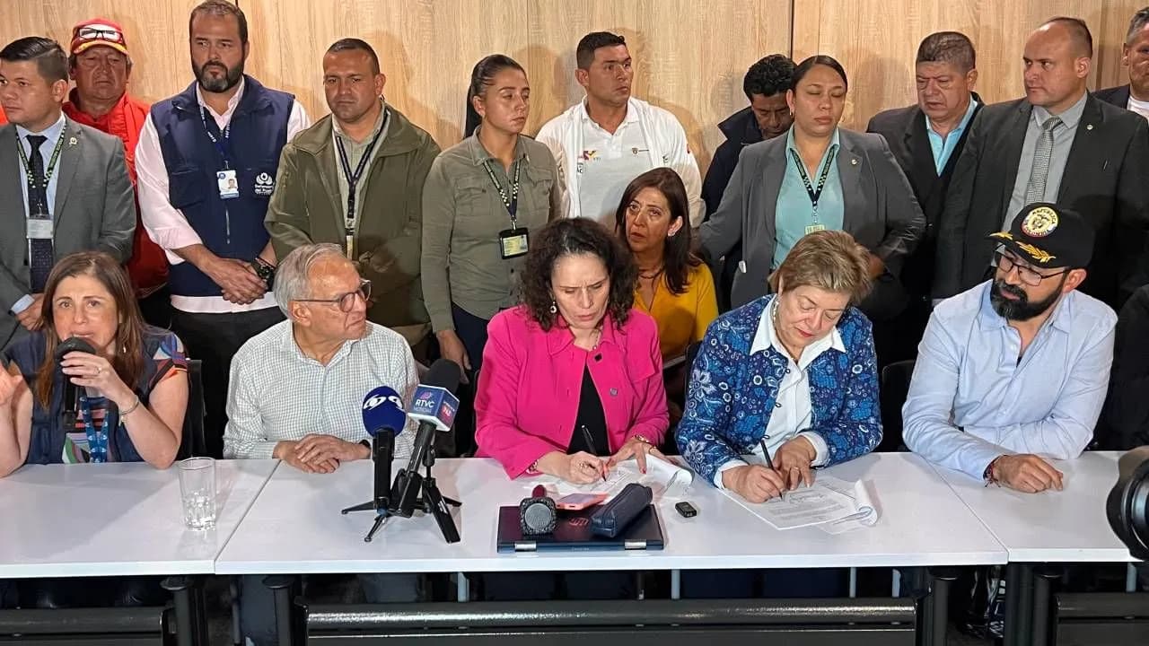 photologuephotos2024-09los_acuerdos_a_los_que_llego_el_gobierno_con_los_camioneros_sobre_el_precio_del_diesel_en_colombiajpg photologuephotos2024-09los_acuerdos_a_los_que_llego_el_gobierno_con_los_camioneros_sobre_el_precio_del_diesel_en_colombiajpg