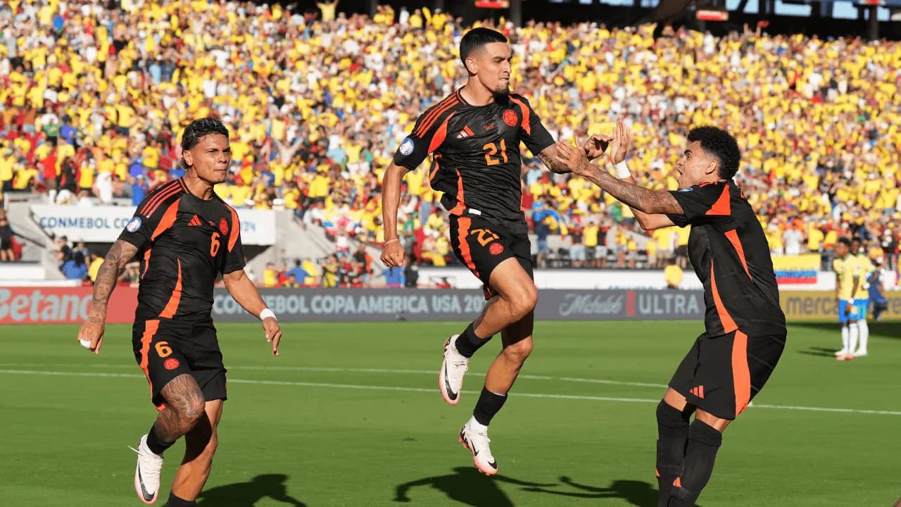 photologuephotos2024-11munoz_rios_y_lucho_diaz_celebran_el_empate_ante_brasilpng photologuephotos2024-11munoz_rios_y_lucho_diaz_celebran_el_empate_ante_brasilpng