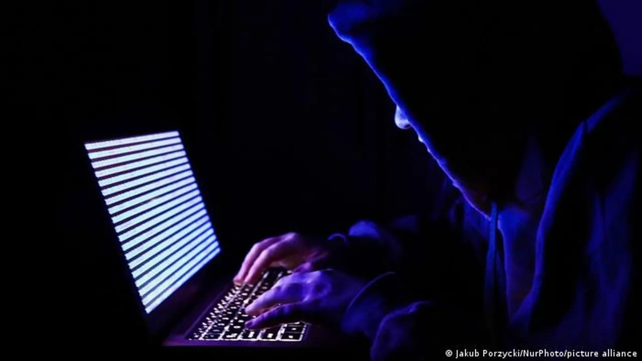 photologuephotos2022-09hackers_rusos_enganan_soldados_ucranianos_haciendose_pasar_como_mujeresjpg photologuephotos2022-09hackers_rusos_enganan_soldados_ucranianos_haciendose_pasar_como_mujeresjpg