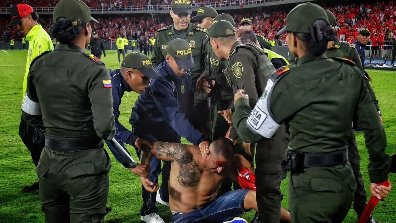 photologuephotos2024-12_quien_deberia_garantizar_la_inseguridad_en_los_estadiosjpg photologuephotos2024-12_quien_deberia_garantizar_la_inseguridad_en_los_estadiosjpg