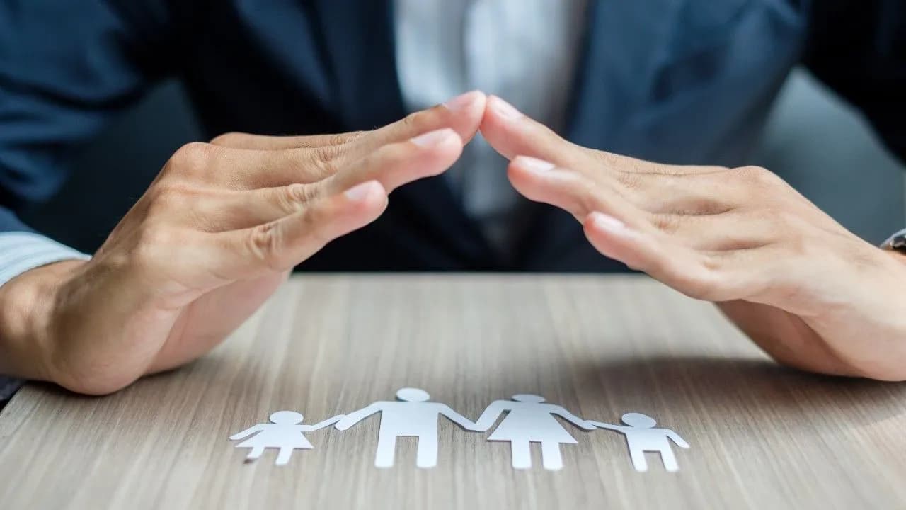 photologuephotos2024-11usinessman-hands-cover-family-paper-healthcare-insurance-concept_1jpg photologuephotos2024-11usinessman-hands-cover-family-paper-healthcare-insurance-concept_1jpg