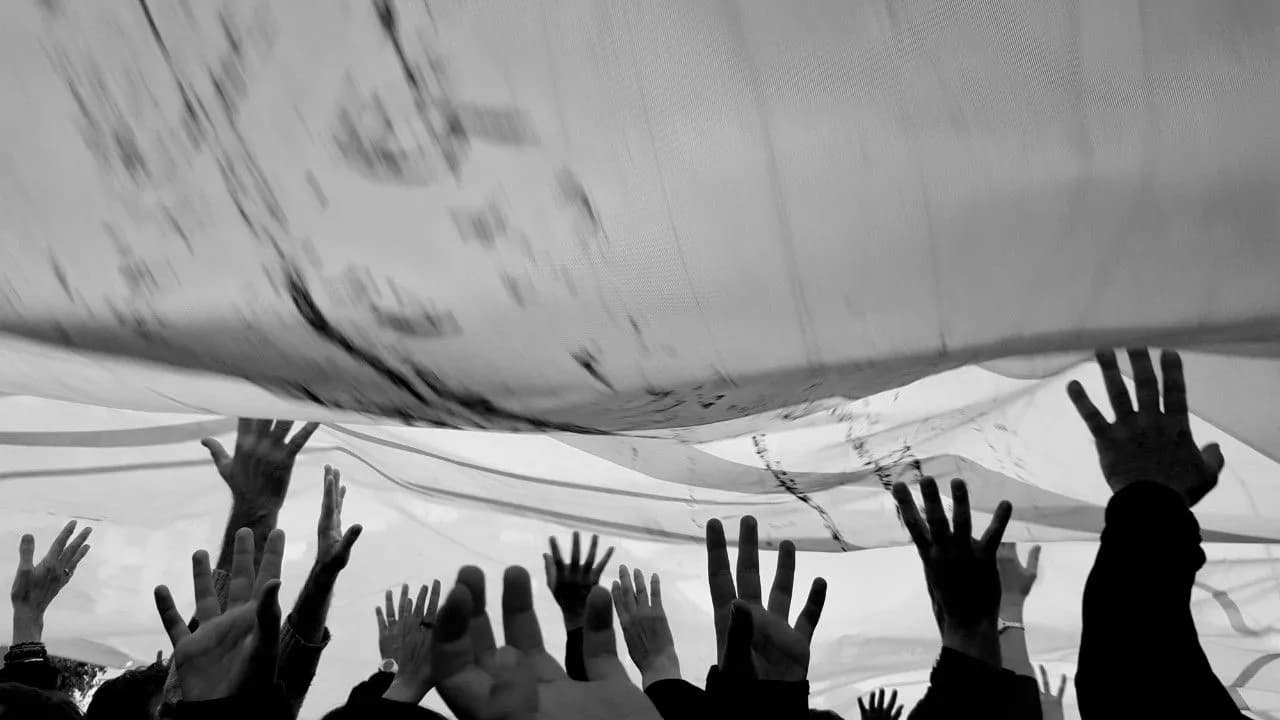 photologuephotos2024-12crowd-with-arms-raised-music-concert_1jpg photologuephotos2024-12crowd-with-arms-raised-music-concert_1jpg