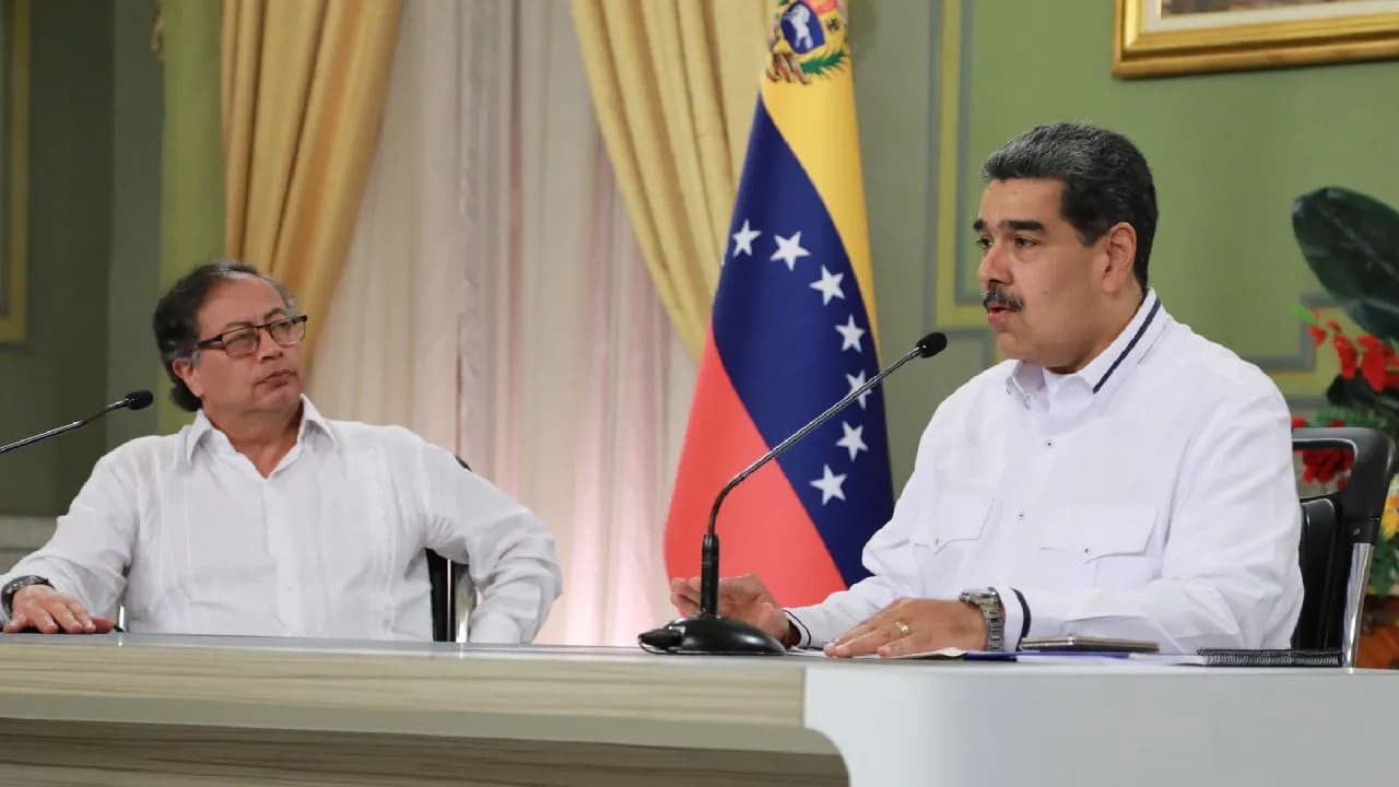 photologuephotos2025-01petro_y_nicolas_madurojpg photologuephotos2025-01petro_y_nicolas_madurojpg