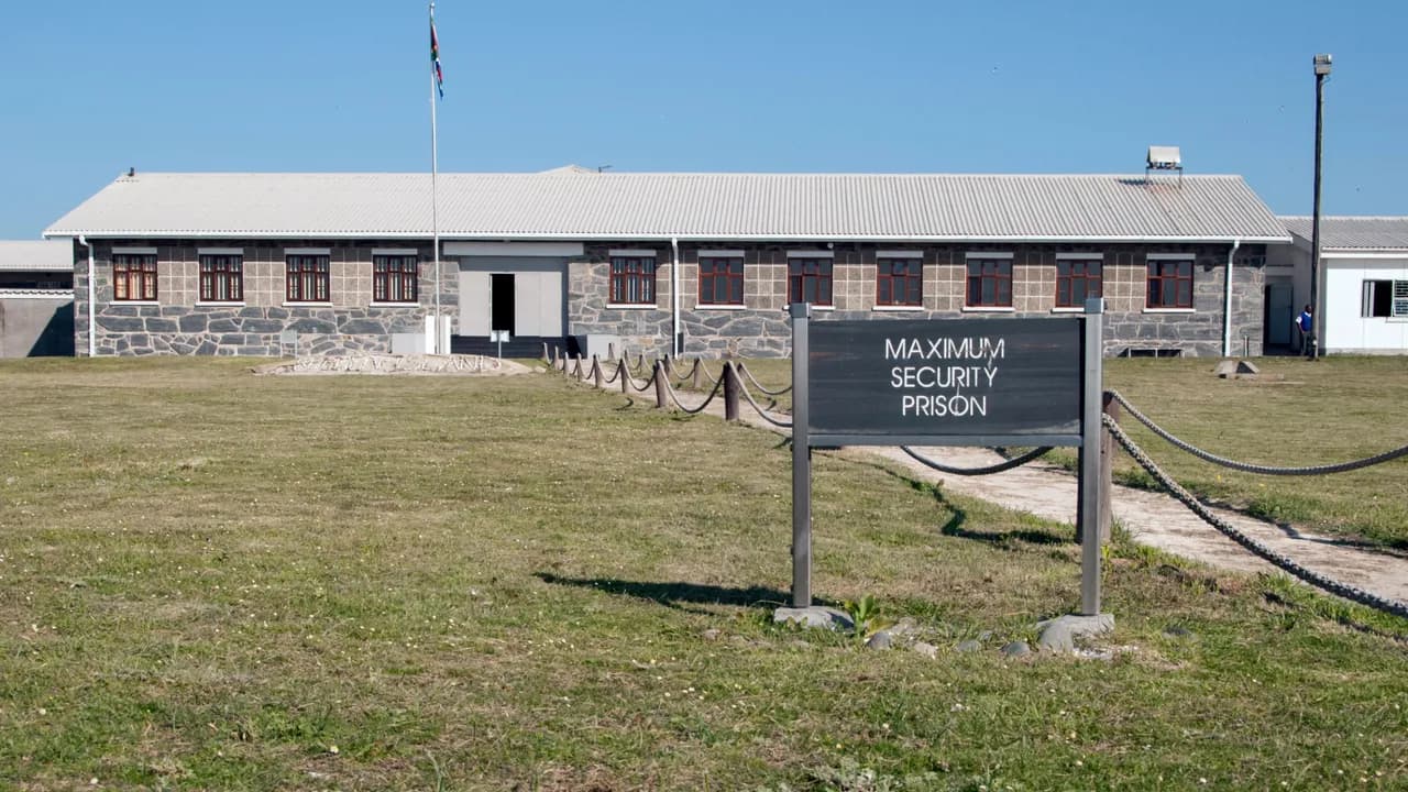 photologuephotos2025-02maximum_security_prison_robben_island_02jpg photologuephotos2025-02maximum_security_prison_robben_island_02jpg