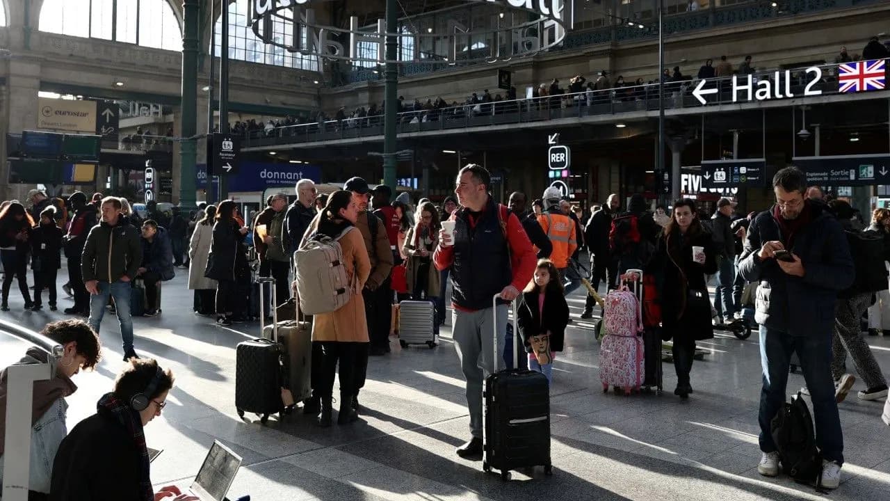 photologuephotos2025-03trenes_paralizados_por_bomba_segunda_guerra_en_parisjpg photologuephotos2025-03trenes_paralizados_por_bomba_segunda_guerra_en_parisjpg