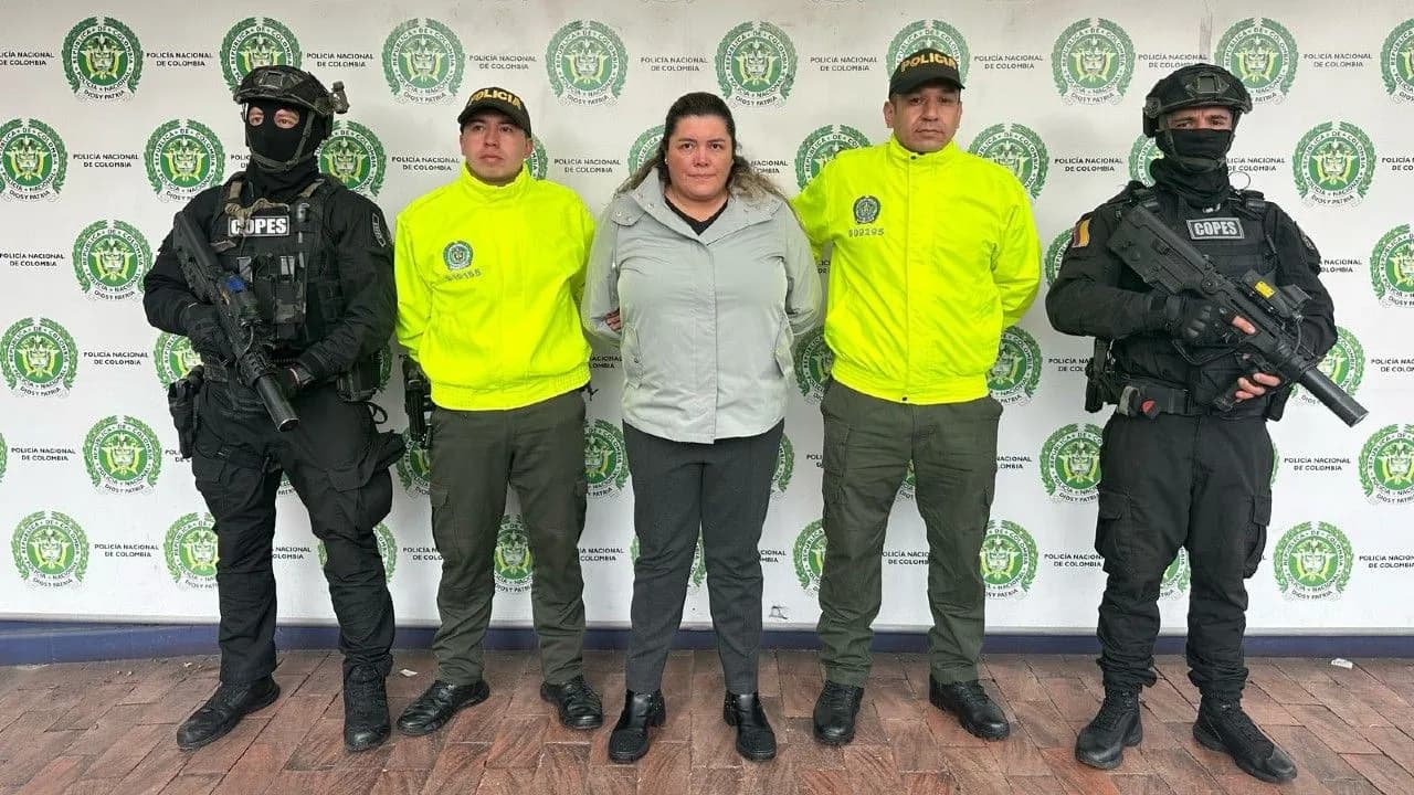 photologuephotos2025-03alias_la_tia_policiajpg photologuephotos2025-03alias_la_tia_policiajpg