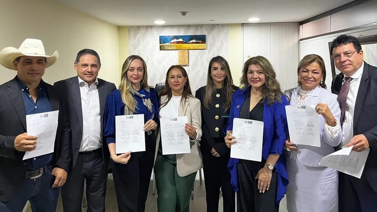photologuephotos2025-03congresistas_solicitaron_medidas_cautelares_ante_la_cidh_tras_denunciar_persecucion_politica_del_presidente_petrojpeg photologuephotos2025-03congresistas_solicitaron_medidas_cautelares_ante_la_cidh_tras_denunciar_persecucion_politica_del_presidente_petrojpeg