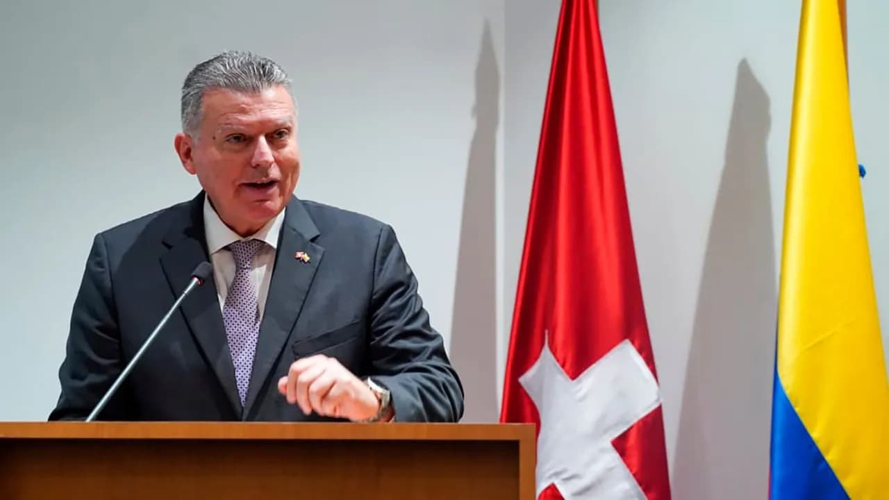 photologuephotos2025-03eric_mayoraz_embajador_de_suiza_en_colombiajpeg photologuephotos2025-03eric_mayoraz_embajador_de_suiza_en_colombiajpeg