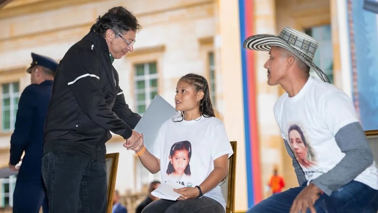 photologuephotos2025-06presidente_petro_pidio_perdon_a_la_comunidad_de_paz_de_san_jose_de_apartado_por_violaciones_a_los_derechos_humanosjpg photologuephotos2025-06presidente_petro_pidio_perdon_a_la_comunidad_de_paz_de_san_jose_de_apartado_por_violaciones_a_los_derechos_humanosjpg