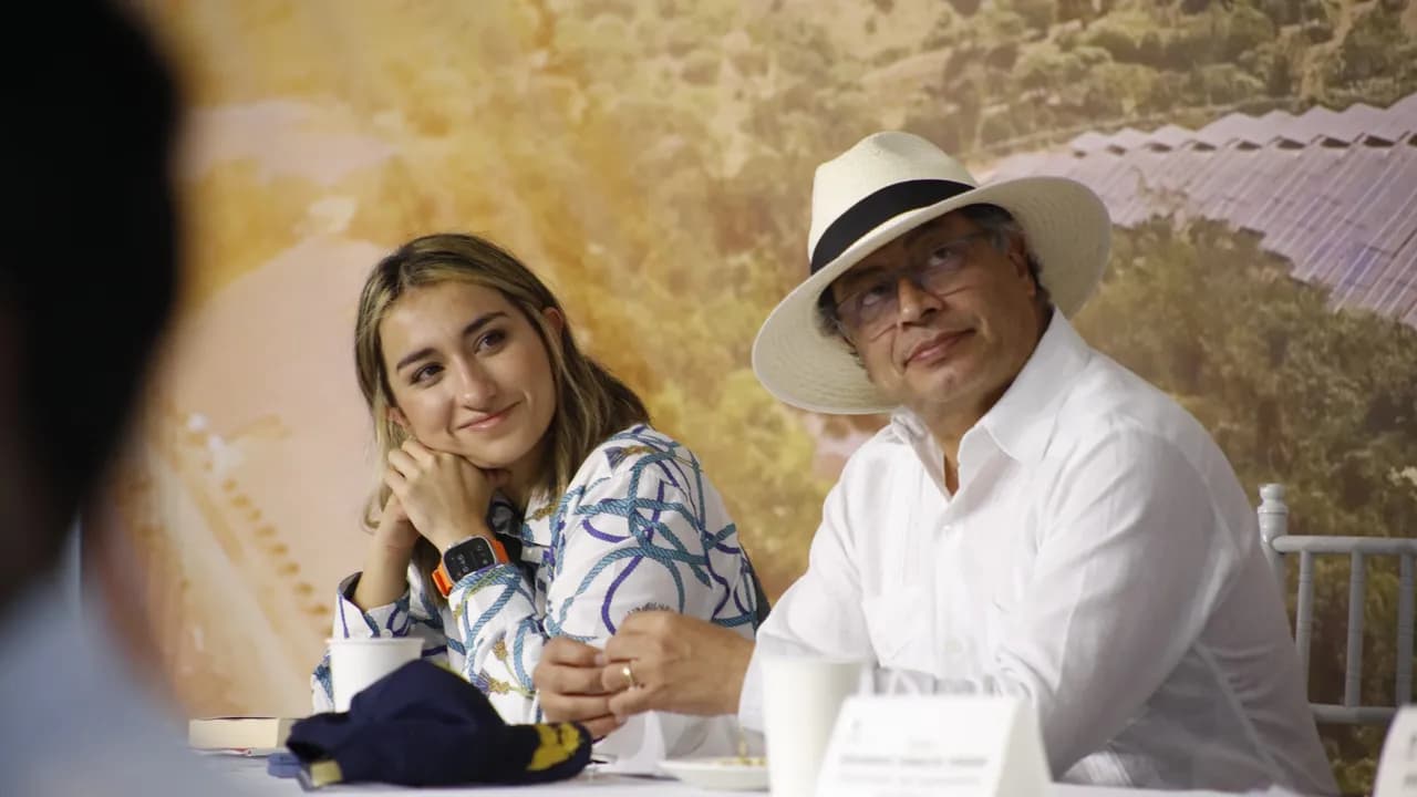 photologuephotos2025-07laura_sarabia_pasaportes_presidente_petro_0jpg photologuephotos2025-07laura_sarabia_pasaportes_presidente_petro_0jpg