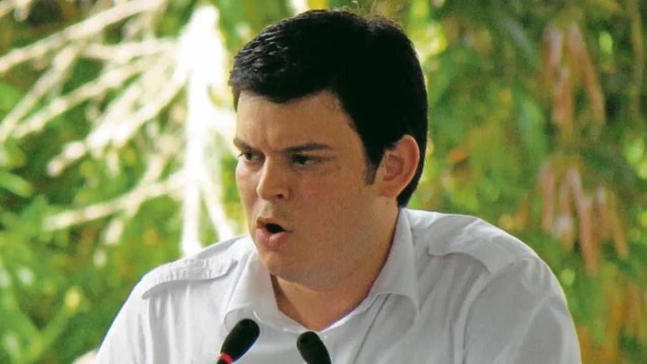 photologuephotos2025-07alejandro_lyons_regresa_a_colombia_no_por_voluntad_propia_sino_deportado_y_con_una_condena_que_aun_debe_cumplirjpg photologuephotos2025-07alejandro_lyons_regresa_a_colombia_no_por_voluntad_propia_sino_deportado_y_con_una_condena_que_aun_debe_cumplirjpg