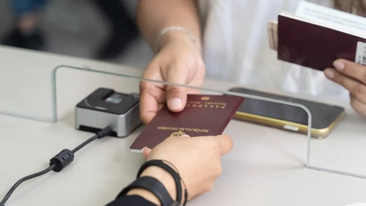 photologuephotos2025-07pasaportesjpg photologuephotos2025-07pasaportesjpg