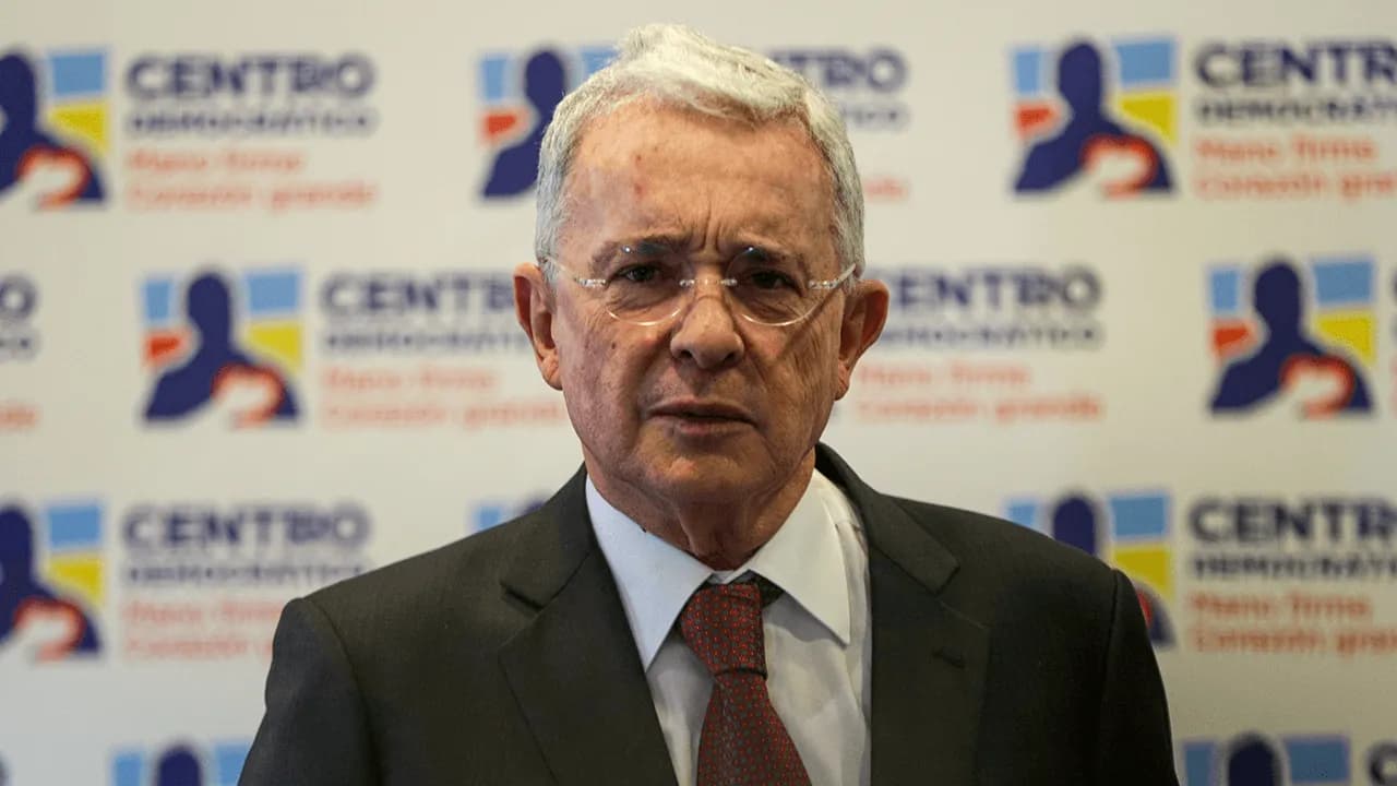photologuephotos2025-08alvaro_uribe_velez_3_colprensapng photologuephotos2025-08alvaro_uribe_velez_3_colprensapng