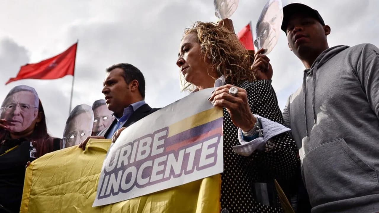 photologuephotos2025-08uribe_inocente_marchasjpg photologuephotos2025-08uribe_inocente_marchasjpg